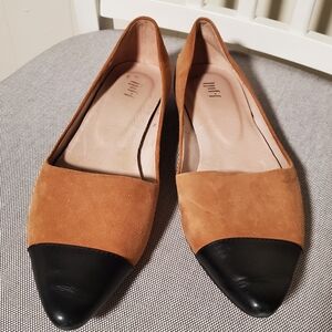 Women's Tan and Black Flats